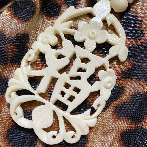 NWOT Ivory Japanese necklace and elastic bracelet - Picture 4 of 11